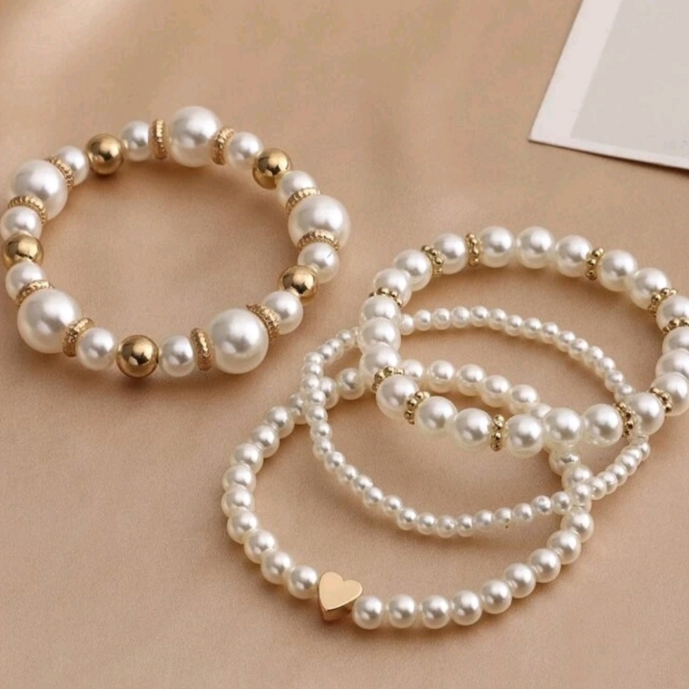 Elegant Pearl and Gold Bracelet Set